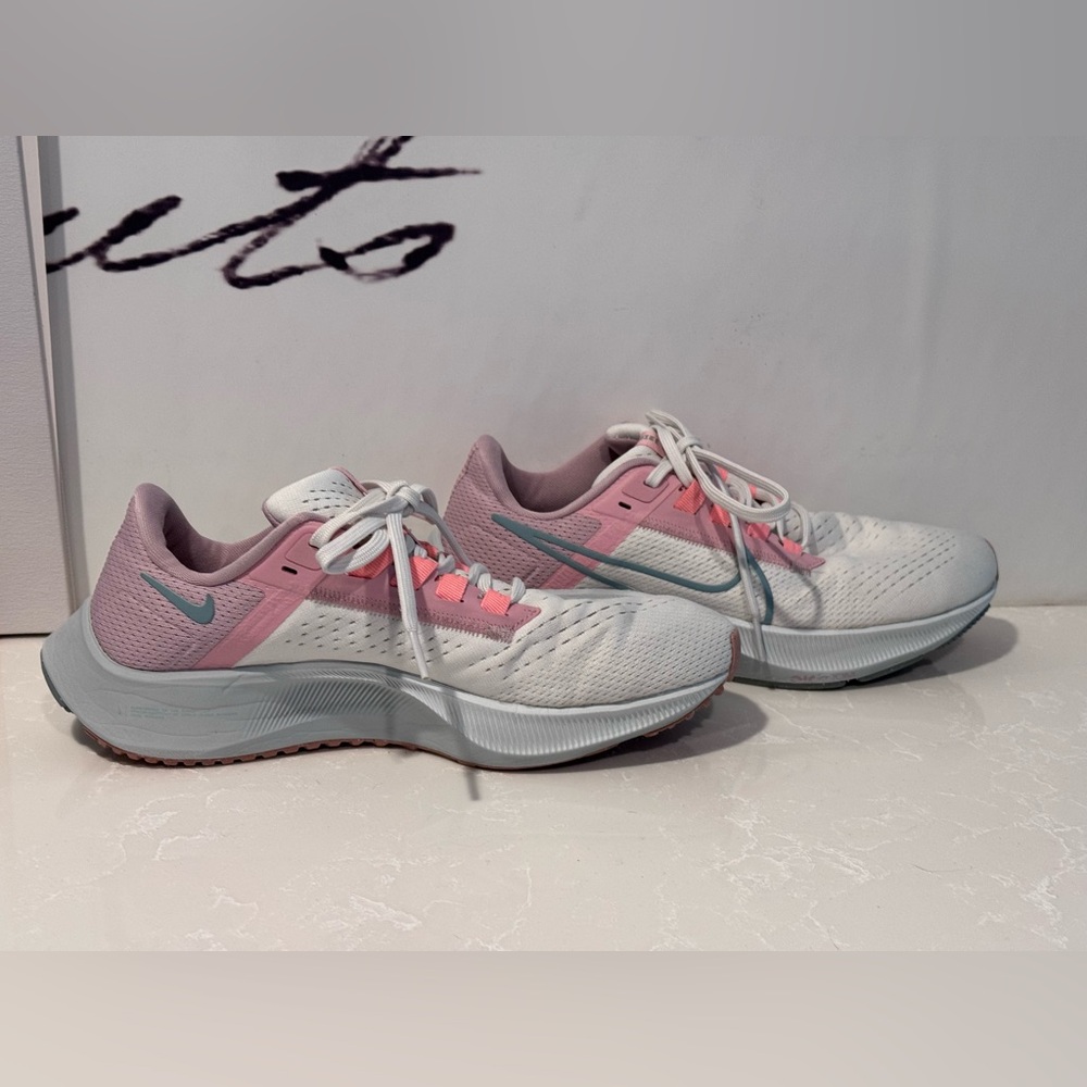 NIKE AIR ZOOM PEGASUS 38 RUNNING SHOES. Size 8 PINK & WHITE W/gray accents - Picture 3 of 10